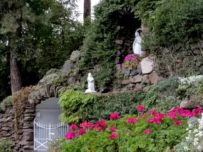 Beautiful Tudor Gothic building erected in 1915
